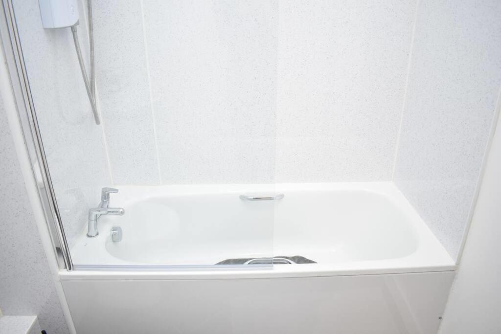 Modern & Bright 1 Bed For 4 Close To City Centre! 에든버러 외부 사진